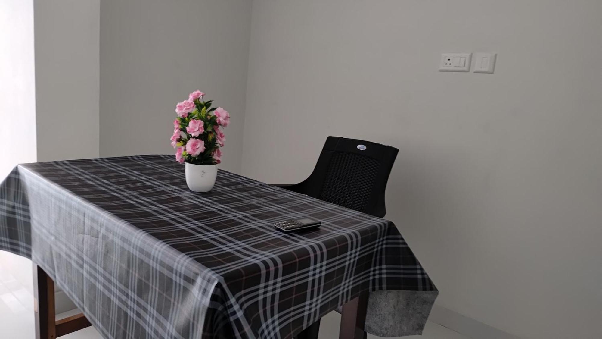 Sivasarass Rooms Thiruvananthapuram Exteriör bild