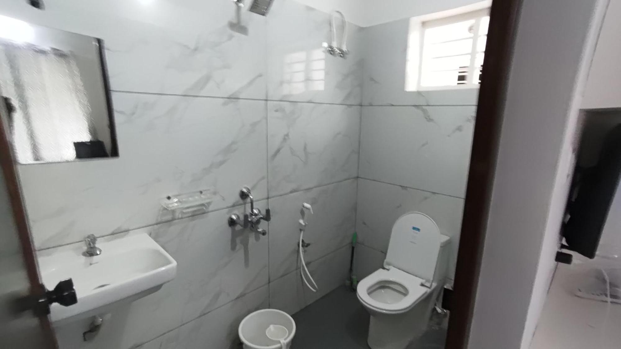 Sivasarass Rooms Thiruvananthapuram Exteriör bild